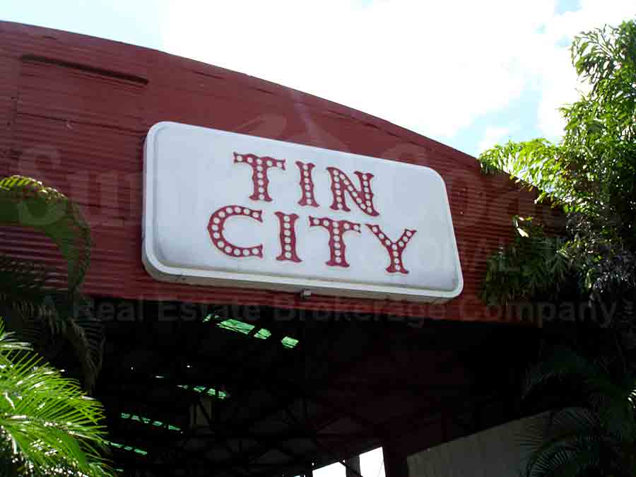 OLDE NAPLES SOUTHEAST Tin City Shops Signage